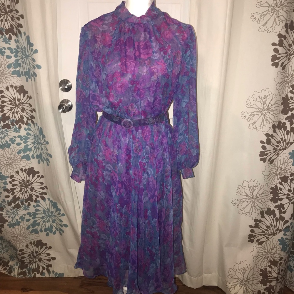 Vintage floral dress , approximate size 6 petite